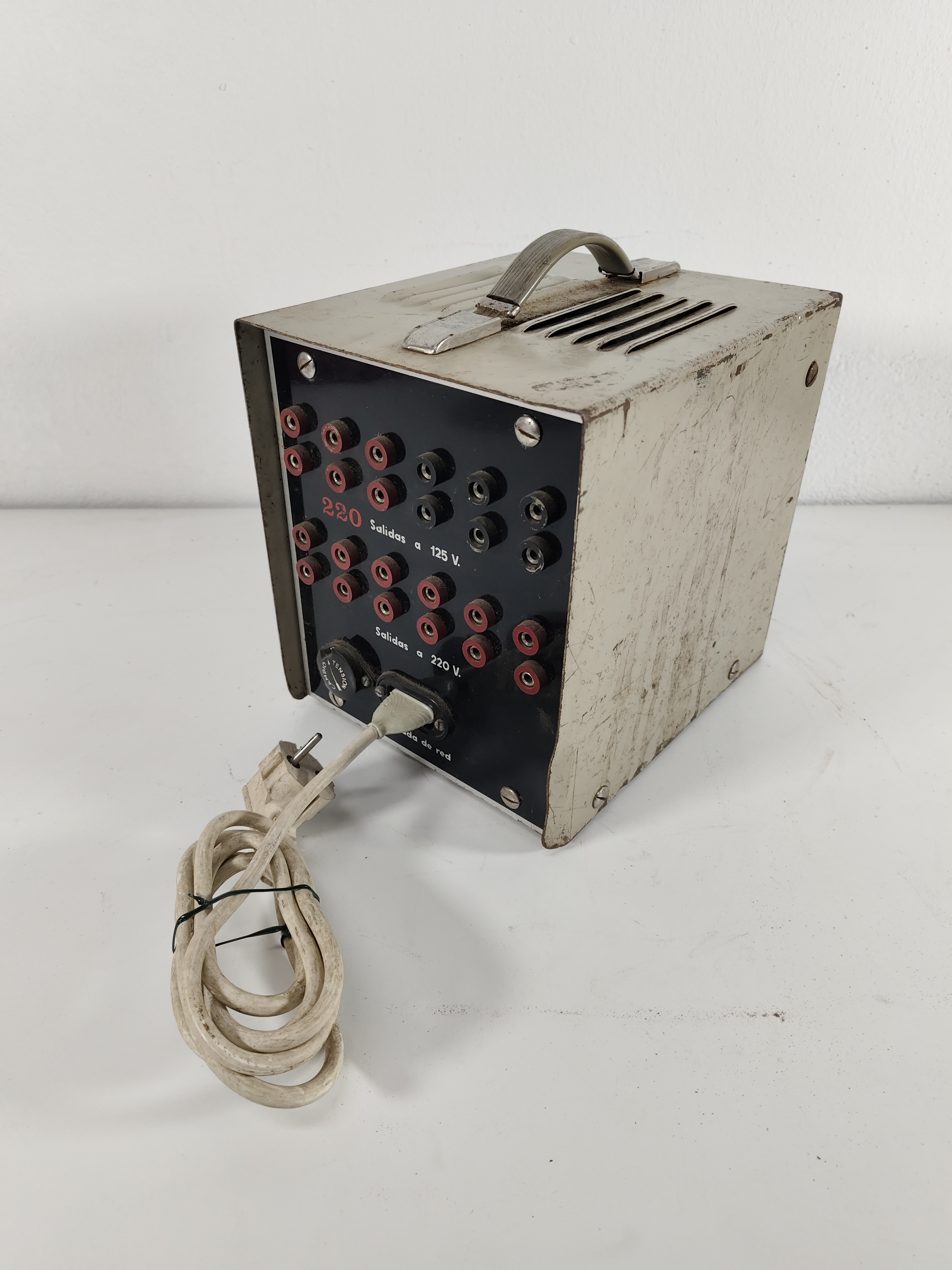 aparato alimentador estabilizador metal 21.5x18.5x22.5 1u